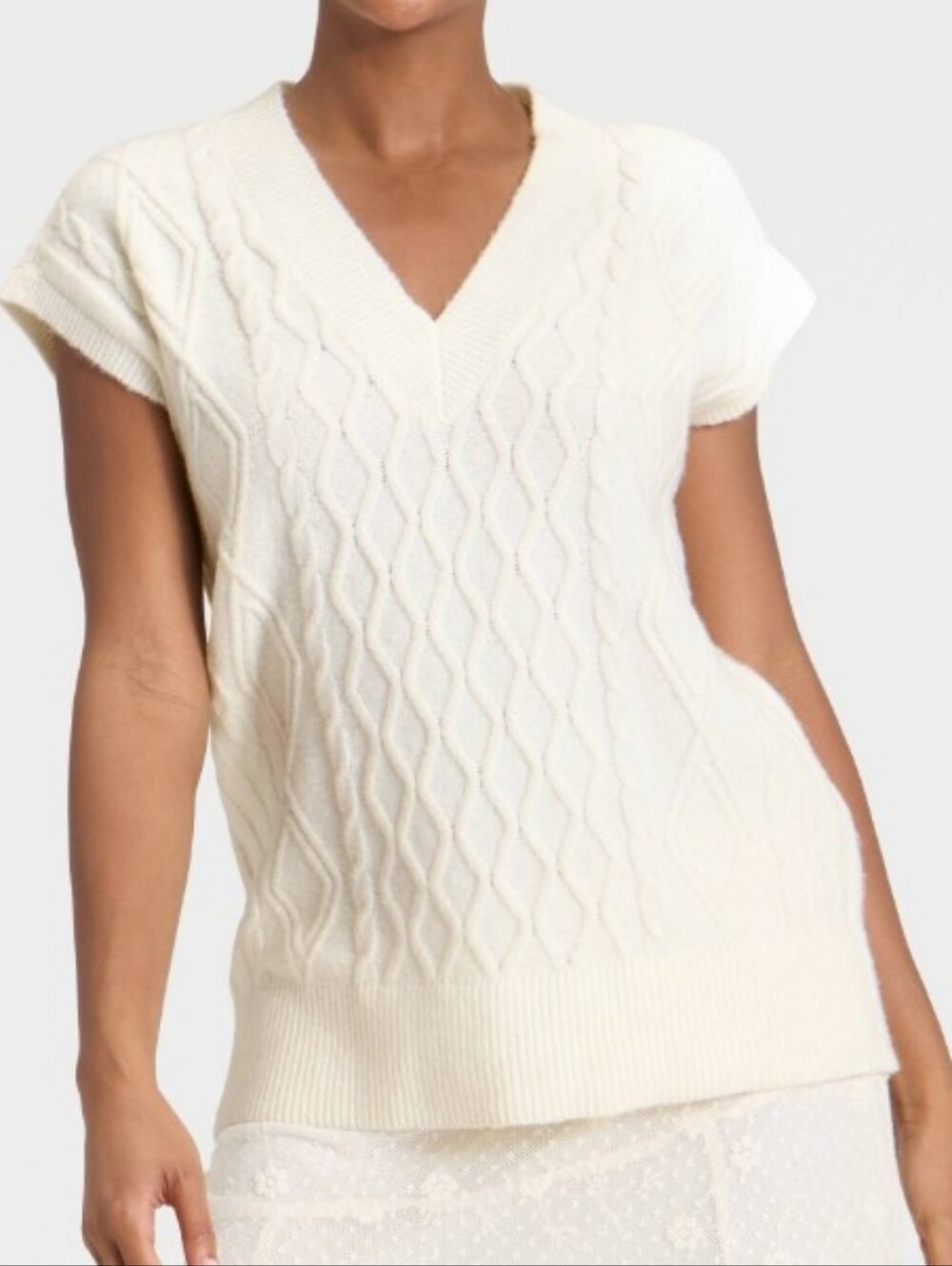 NEW Size Medium Ivory Cable Sweater Vest Cream Universal Thread